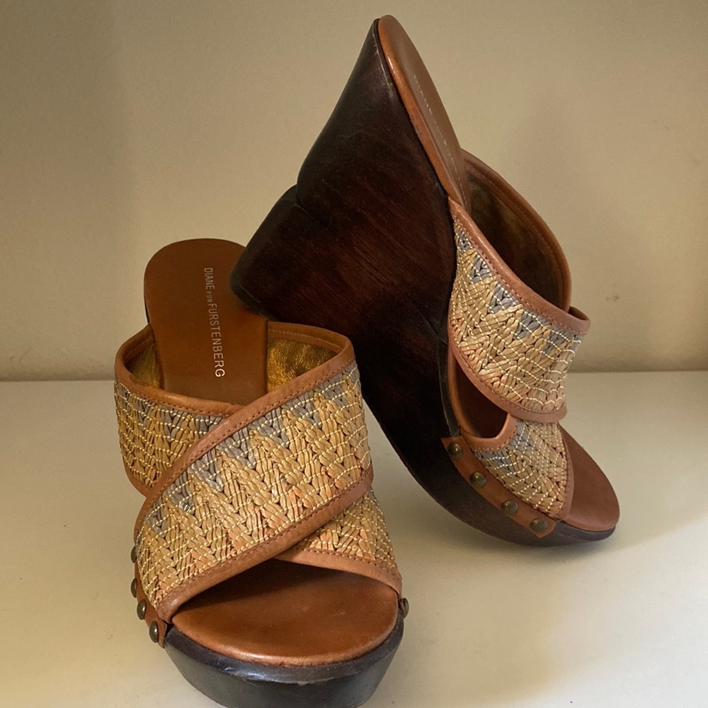 Diane Avon Furstenberg leather printed slides in 8.5 M